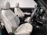 MINIの少し硬めのシートは乗り降りもしやすく、長距離ドライブでも疲れません。