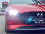 アダプティブLEDヘッドライト カメラや車速センサーと連動して、ハイ、ロー、ワイドローのLEDライトを常に最適な配光に自動制御する優れものです!