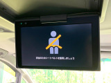 【後席モニター】家族や友人とお出かけする機会が多い方に大人気の後席モニターを装備!見やすい位置に画面がありテレビやDVDの視聴も快適!友達もお子様も、後席にしか乗らなくなるかも??