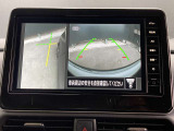 アラウンドビューモニターは前方や側面を映し出すことも可能ですので発進時の確認や幅寄せ離合時などにとても便利です。