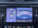 車の上から見下ろしたような360度見えるアラウンドビューモニター搭載してます!狭い駐車場や暗い場所でも安心して駐車出来ます!