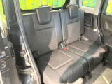 後部座席も気になるようなキズ・汚れやへたり等、大きなダメージはなく、良好な状態です。