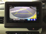 【バックカメラ】運転が苦手な方も車庫入れラクラクです!ギアをリバースに入れれば自動的に切り換わりますので、面倒な操作は不要です♪狭い駐車場もお車を傷つけず安心ですね!