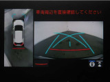 パノラミックビューモニター付きです。車両を上から見た様な映像をディスプレイオーディオ画面に表示。運転席からの目視だけでは見にくい、車両周辺の状況をリアルタイムでしっかり確認出来ます。