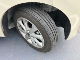 タイヤの溝もまだ残っています!!これから乗っていただく際も安心してお乗りいただくことができます。中古車を選ぶ際には重要なポイントですね!
