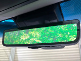 【デジタルインナーミラー】後席の大きな荷物や同乗者で後方が確認しづらい時でも安心!カメラが撮影した車両後方の映像をルームミラー内に表示。クリアな視界で状況の確認が可能です!
