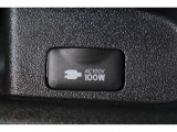 最大消費電力100W以下の電気製品を使用できる【100V・100W電源】を装備しています。シェイバーなどの充電や車載冷蔵庫などの電気製品も使用できます。車内にあると便利なアイテムのひとつですね!