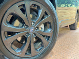 【純正18インチアルミホイール】外観にマッチした純正アルミホイールを装着しております。各種社外アルミホイールや、スタッドレスタイヤも取扱いしております。是非ご相談ください♪