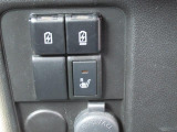運転席には冬場に快適、シートヒーターが付いてます。
