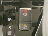 【オートブレーキホールド】信号待ちや渋滞で停車時にブレーキから足を離しても、停止状態を保持してくれます。前進するときはアクセルを踏めば自動で解除されるので安心♪街乗り運転が楽になります♪