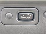 【パワーバックドア】スマートキーや運転席のボタンを押すだけでリアゲートが自動で開閉します!荷物を持っている時や、高い位置にあるバックドアを閉める際に便利な機能です♪