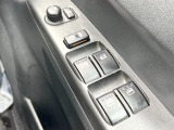 【電動格納ミラー】サイドミラーは電動格納式となっており、狭い駐車場でもキズがつくリスクを抑えられます。