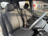 運転席シート廻りは使用感も少なく、良好な状態となっています。前オーナー様が丁寧に使っていたことがよくわかりますね。