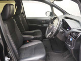 見通しのよいすっきりとした視界で、誰でも運転しやすいです。運転のしやすさは疲れにくさにも繋がります。