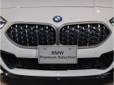 ☆BMWの代名詞とも言える【キドニーグリル】一目見ただけでBMW車であると認識できる確固たるアイコンとして存在感を放ちます☆