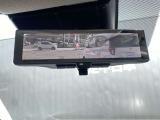 後席の人や荷物などで後方の視界が遮られてもインテリジェントルームミラーで後方カメラの映像が映りますので後方確認が良好です。