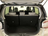 バックドアを上げた状態です。シートを倒せば荷室のスペースが広くなります!用途に合わせて快適な室内を!