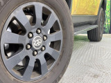 【純正18インチアルミホイール】外観にマッチした純正アルミホイールを装着しております。各種社外アルミホイールや、スタッドレスタイヤも取扱いしております。是非ご相談ください♪
