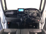 【前方視界】開放的な前方視界!運転がしやすく疲れにくいです♪窓が大きく、見通しがとっても良いおクルマですよ♪