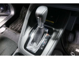 扱いやすい位置に配置されたフロアオートマチックです☆CVTを採用で滑らかでスムーズな走りが楽しめますよ♪