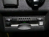 高速道路を賢く使うETC2.0装備です。高速道路とクルマが情報を連携して渋滞の迂回ルートや災害時の適切な誘導をしてくれたりします。