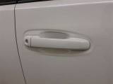 アウトサイドドアハンドルはボディ同色です。