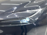 【LEDヘッドライト】悪天候や夜間走行時も良好な視界を確保し安心して運転できる高輝度LEDヘッドライトを装備!点灯速度が早く、消費電力も抑えられています。