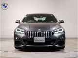 【キドニーグリル】BMWは約90年もの間、ほぼ全ての車両にひと目でBMWだと分かるこの特徴的なフロントグリルが備えられ、デザイン・アイコンとして親しまれてきました。