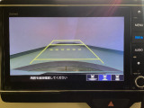 【バックカメラ】運転が苦手な方も車庫入れラクラクです!ギアをリバースに入れれば自動的に切り換わりますので、面倒な操作は不要です♪狭い駐車場もお車を傷つけず安心ですね!