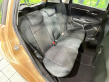 後部座席も気になるようなキズ・汚れやへたり等、大きなダメージはなく、良好な状態です。