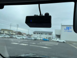 ドライブレコーダーは前後2カメラタイプになっておりので安心してドライブできます!!