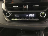 左右独立温度コントロールフルオートエアコンです。運転席、助手席それぞれで独立して温度設定ができます。冷え性の方が乗っても安心ですね♪