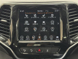 【純正8.4インチナビ】標準装備の8.4インチナビ(純正)を装備。マップ表示も見やすく、操作性も◎。Apple CarPlay、AndroidAutoにも対応。