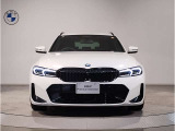 【キドニーグリル】BMWは約90年もの間、ほぼ全ての車両にひと目でBMWだと分かるこの特徴的なフロントグリルが備えられ、デザイン・アイコンとして親しまれてきました。
