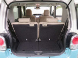 後席シートを倒すことで、より広くラゲッジスペースをお使いいただけます♪