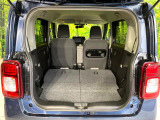 普段のお買い物や通勤、送迎等に十分な荷室スペースを確保しております。セカンドシートを倒すと、大きな荷物の積載も可能です♪