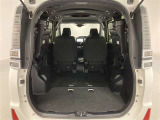 後席シートを前に倒すと十分なスペースを確保できます。