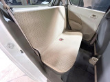 後部座席も気になるようなキズ・汚れやへたり等、大きなダメージはなく、良好な状態です。