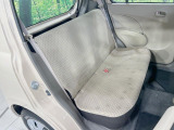後部座席も気になるようなキズ・汚れやへたり等、大きなダメージはなく、良好な状態です。