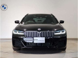 【キドニーグリル】BMWは約90年もの間、ほぼ全ての車両にひと目でBMWだと分かるこの特徴的なフロントグリルが備えられ、デザイン・アイコンとして親しまれてきました。