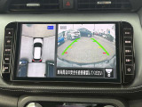 クルマを上空から見下ろしているような映像が画面に映し出されます。ミラーだけでは見え辛い箇所も含め、ひと目で周囲の状況がわかるためスムースに駐車できますね。安全な駐車の手助けになります!