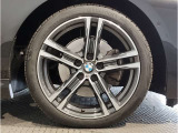 BMW純正アルミホイールです。納車時にはアルミホイールコーティングも承っております!是非ご検討下さいませ。