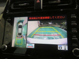 パノラミックビューモニター搭載。カメラで車両周囲の状況を映し出すため、狭い場所での駐車などに役立ちます。