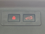 【パワーバックドア】スマートキーや運転席のボタンを押すだけでリアゲートが自動で開閉します!荷物を持っている時や、高い位置にあるバックドアを閉める際に便利な機能です♪