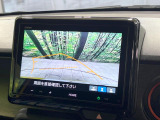 【バックカメラ】駐車時に後方がリアルタイム映像で確認できます。大型商業施設や立体駐車場での駐車時や、夜間のバック時に大活躍!運転スキルに関わらず、今や必須となった装備のひとつです!