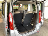 コンパクトボディーなのに、荷室はこんなに広々!たくさん荷物が積めますよ。