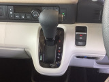 シフトはインパネシフト、パーキングブレーキは電子制御となっています。