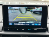 バックモニター装備。画面にて後方の確認が行えるので、バック駐車や車庫入れの際には重宝します。車の運転に慣れない方でも安心のガイドライン表示機能付。