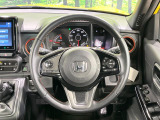 【純正革巻きステアリング】上質な革を使用することで、手にしっかり馴染みとても運転しやすいハンドルです♪
