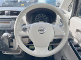 インテリアに合わせたデザインのステアリングは、運転される方のことも考え、運転しやすい形状、大きさです。是非一度、実際に触ってお確かめください。